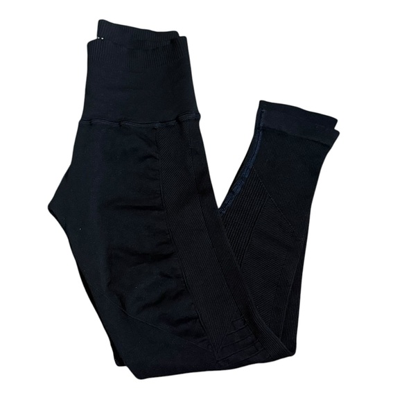 Free People Movement Black Athletic Leggings with Ribbed Texture Womens Size XS - Picture 2 of 9